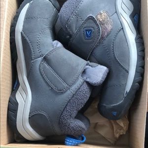 Keen kooteney size 9 kids all weather boots